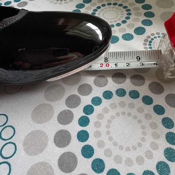 NEW- Tap shoes
Danskin
Big Girls
Dance shoes - Picture 9 of 11